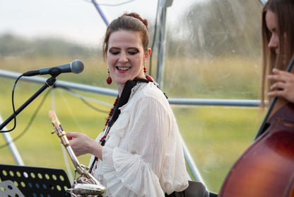 25.04 19:00 Meitenes džeza pasaulē | Vokāls un saksofons, klavieres, kontrabass