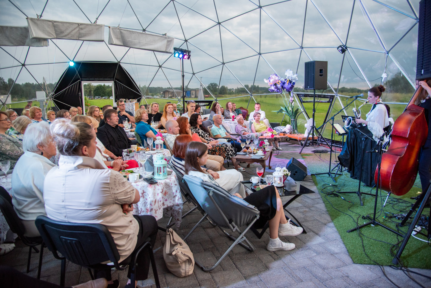 25.04 19:00 Meitenes džeza pasaulē | Vokāls un saksofons, klavieres, kontrabass