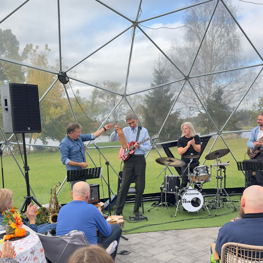 19.04 16:00 Zintis Žvarts “Nenotikušais koncerts” | Raimonda Paula jauno melodiju albūma pirmatskaņojums