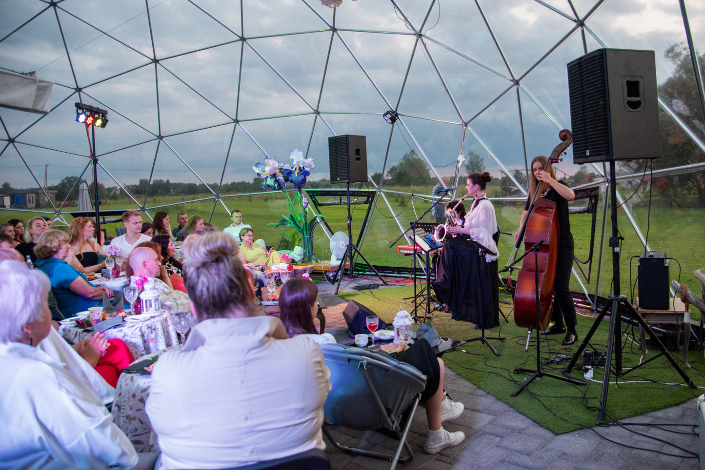 25.04 19:00 Meitenes džeza pasaulē | Vokāls un saksofons, klavieres, kontrabass