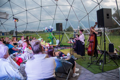 25.04 19:00 Meitenes džeza pasaulē | Vokāls un saksofons, klavieres, kontrabass